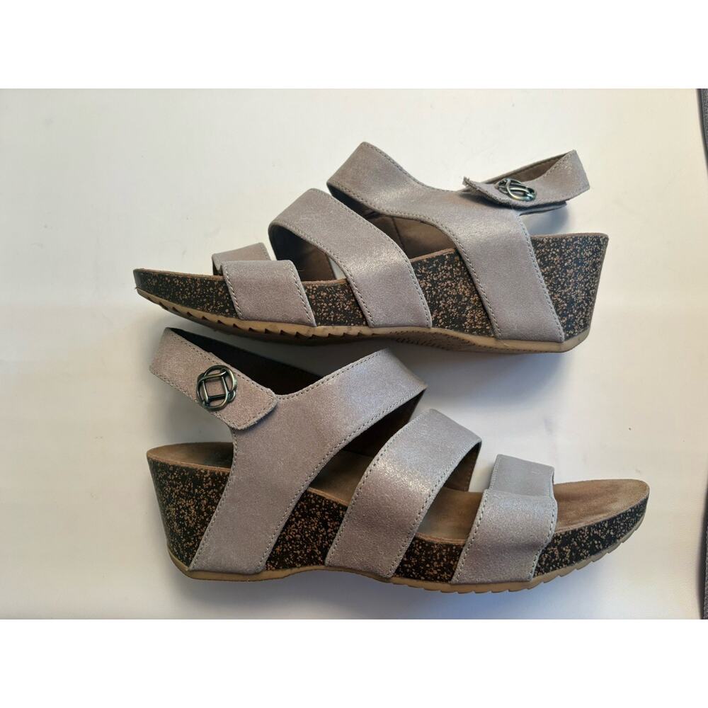 Dansko Stacey Sz 40 Taupe Cork Wedge Sandals - Picture 4 of 7